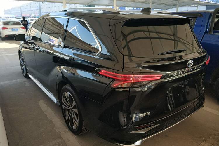 Used Toyota Granvia 2023 2.5L Hybrid Flagship VIP Edition
