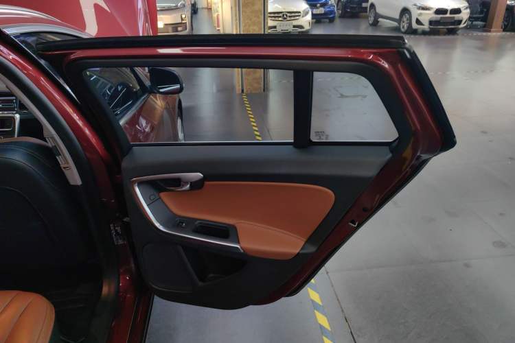 Used Volvo V60 2014 T5 Zhiya Edition