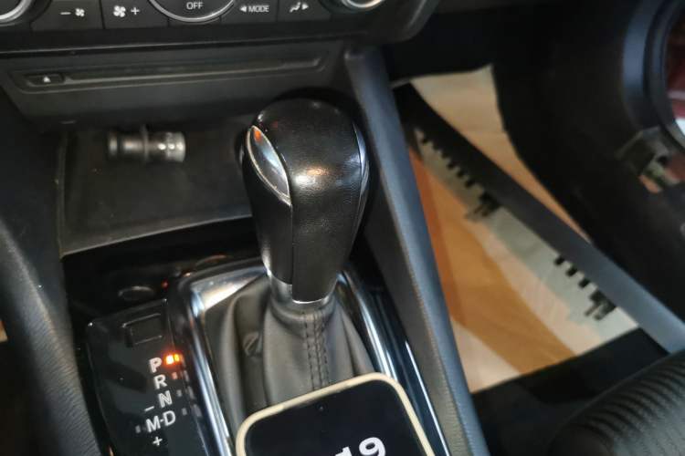 Used Mazda Mazda 3 Axela 2014 Hatchback 1.5L Automatic Luxury Model