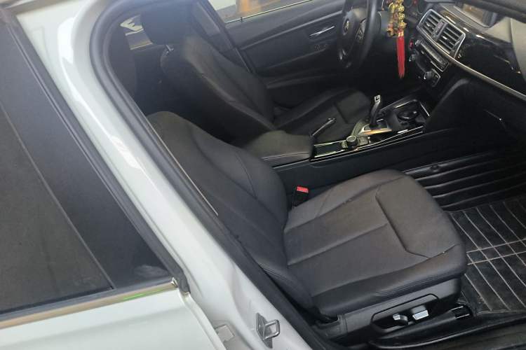 Used BMW 3 Series 2016 316Li Fashion Model
