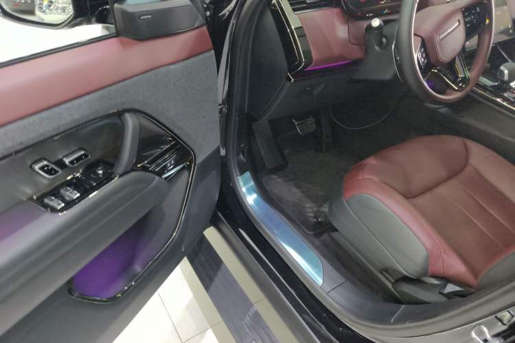 Used Land Rover Range Rover Sport 2024 400PS Dynamic SE
