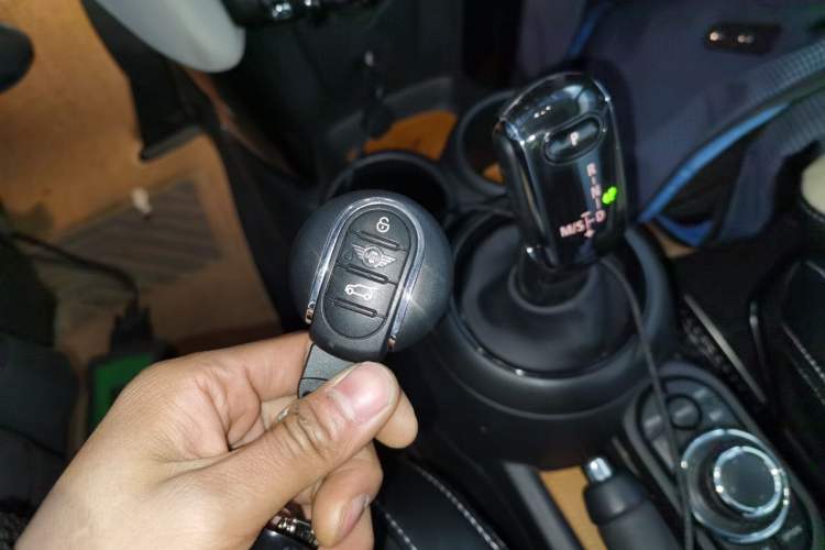 Used  MINI 2022 1.5T COOPER Classic Edition Five-Door Version
