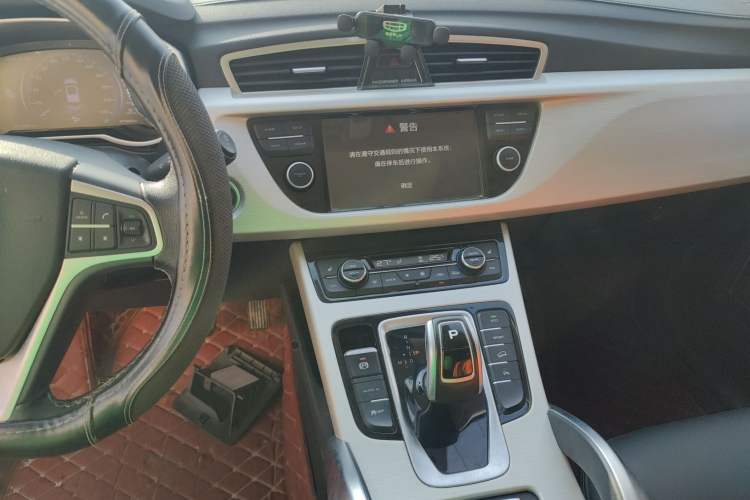 Used Geely Auto Emgrand X7 Sport 2020 1.8TD DCT Two-Wheel Drive Smart Connect 4G-Enabled Version
