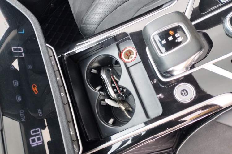 Used Hongqi HS5 2022 Revised Version 2.0T Smart Connect Flagship Edition
