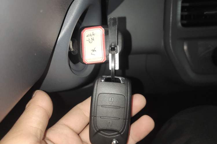 Used Wuling Yangguang 2024 300KM Comfort Version Passenger Van 75kW