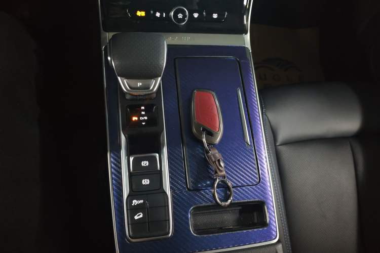 Used Roewe RX5 2025 PLUS 330TGI Automatic Trendsetting Smart Edition
