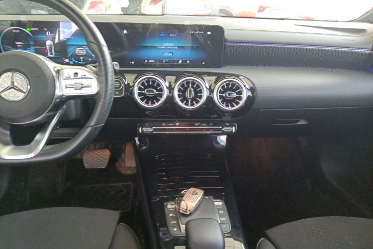 Used Mercedes-Benz A-Class 2022 Revised Version A 200 L Sport Sedan Fashionable Style
