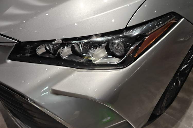 Used Toyota Avalon 2019 2.5L Touring Premium Version China VI Standard
