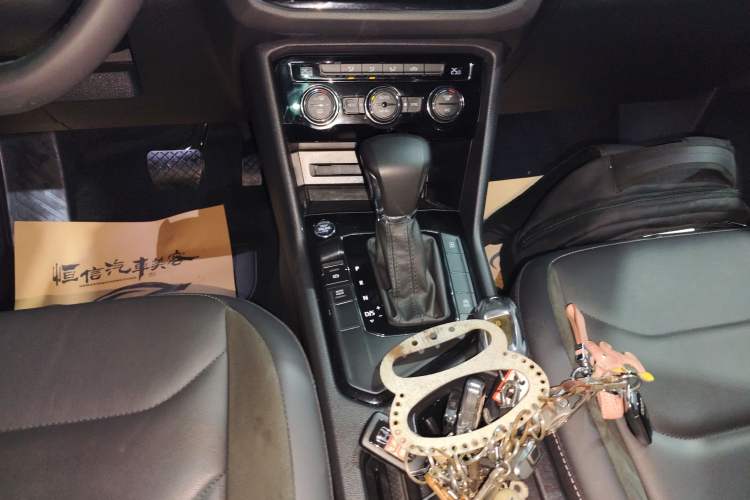 Used Volkswagen Tiguan L 2019 Updated Version 330TSI Automatic Two-Wheel Drive Panoramic Comfort Edition China VI Standard
