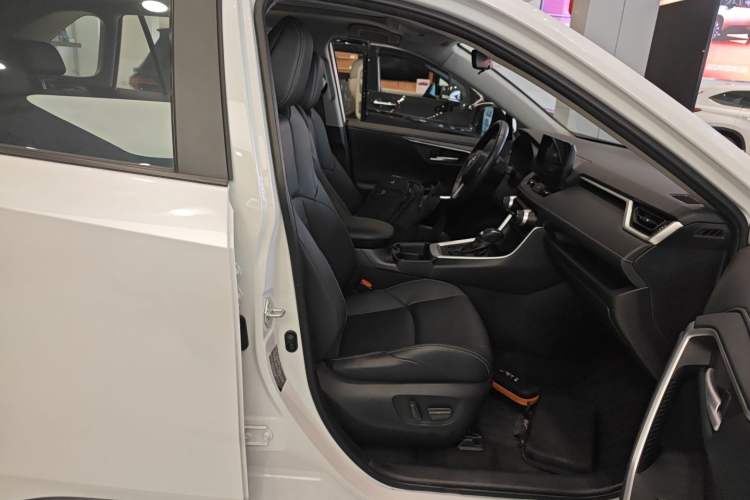 Used Toyota Wildlander 2023 2.0L CVT Four-Wheel Drive Luxury PLUS Edition
