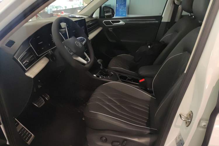 Used Volkswagen Tiguan L 2024 330TSI Automatic Two-Wheel Drive R-Line Enhanced Edition
