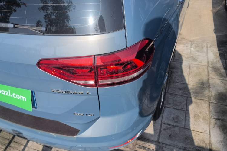 Used Volkswagen Touran 2018 Volkswagen Touran L 280TSI DSG Comfort Edition 7 Seats China VI Standard
