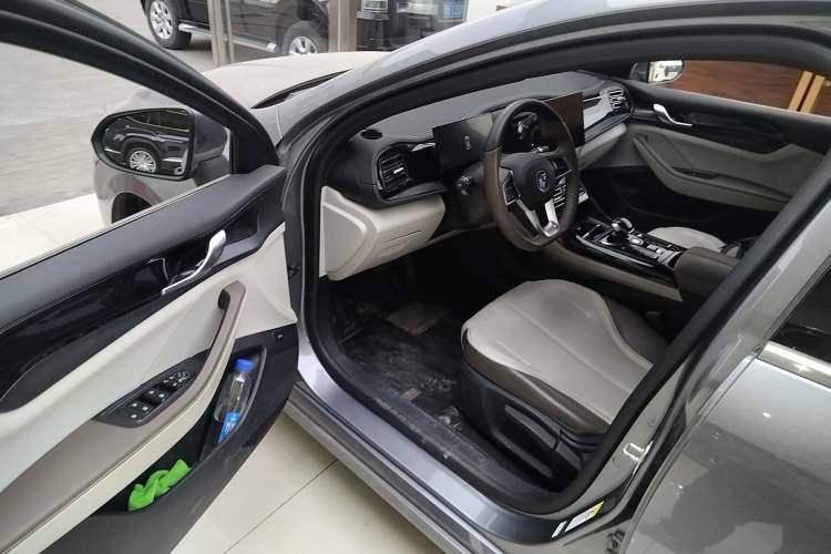 Used BYD Qin PLUS 2023 Champion Edition DM-i 55KM Leading Model
