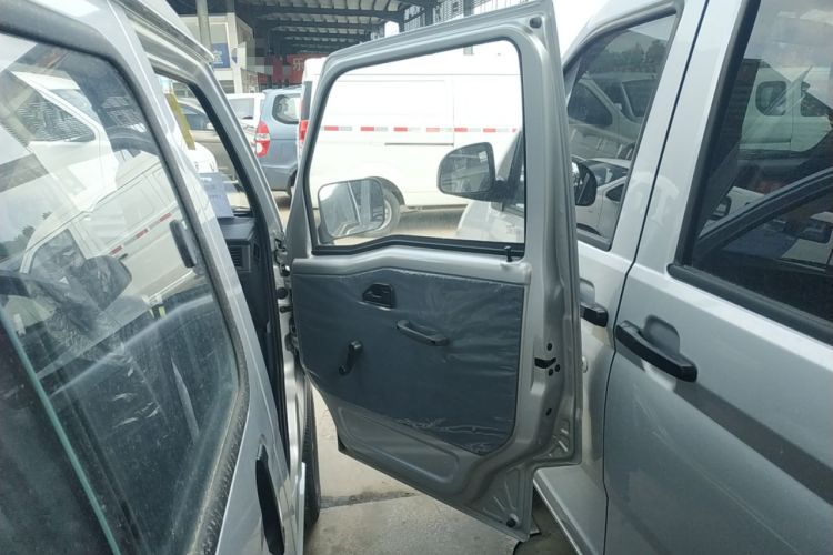 Used Wuling Zhiguang 2023 1.5L Practical Version 5/7 Seats
