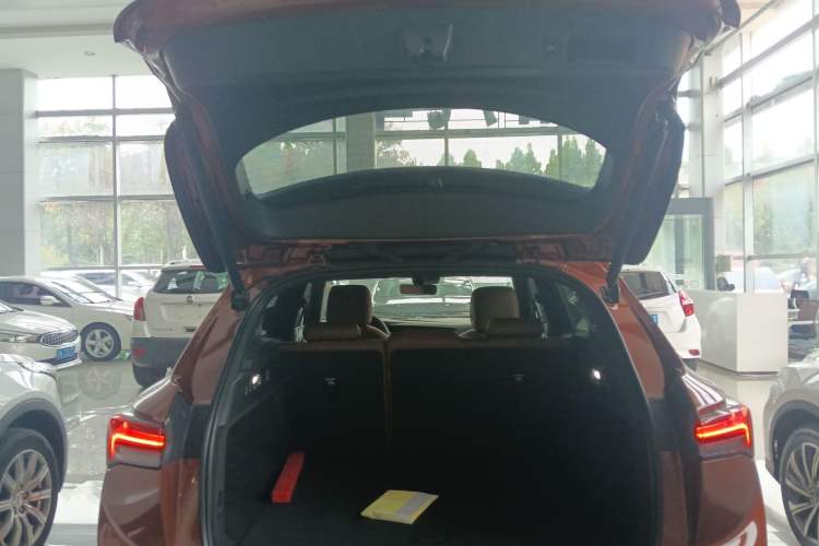 Used Buick Envision 2020 Encore S 652T Four-Wheel Drive Luxury Model
