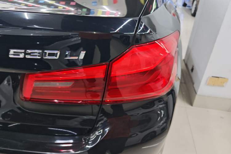 Used BMW 5 Series 2019 Facelifted 530Li Luxury Edition Premium Package
