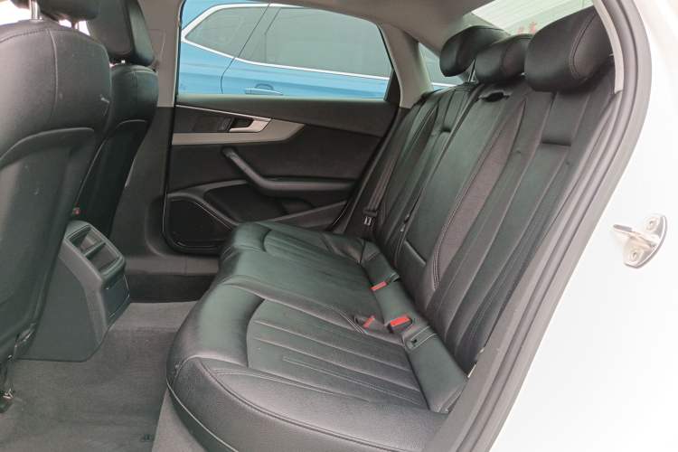 Used Audi A4L 2017 40 TFSI Ambition Edition
