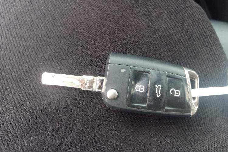 Used Volkswagen Golf 2017 1.6L Automatic Comfort Million-Vehicle Anniversary Edition
