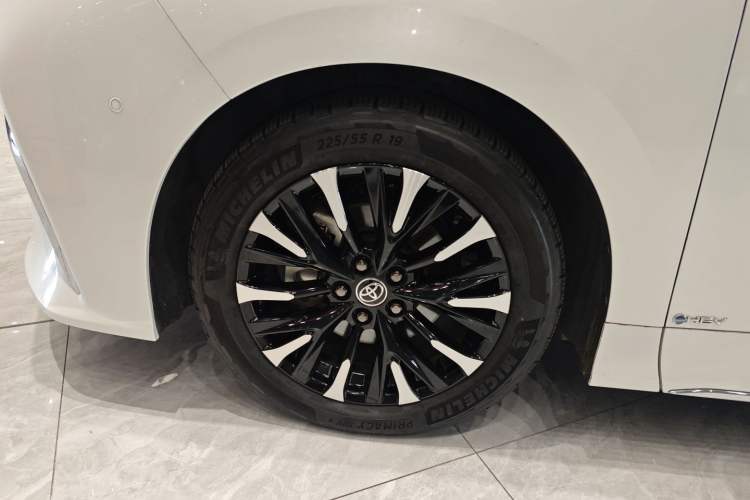 Used Toyota Alphard 2024 Dual-Engine 2.5L Prestige Edition
