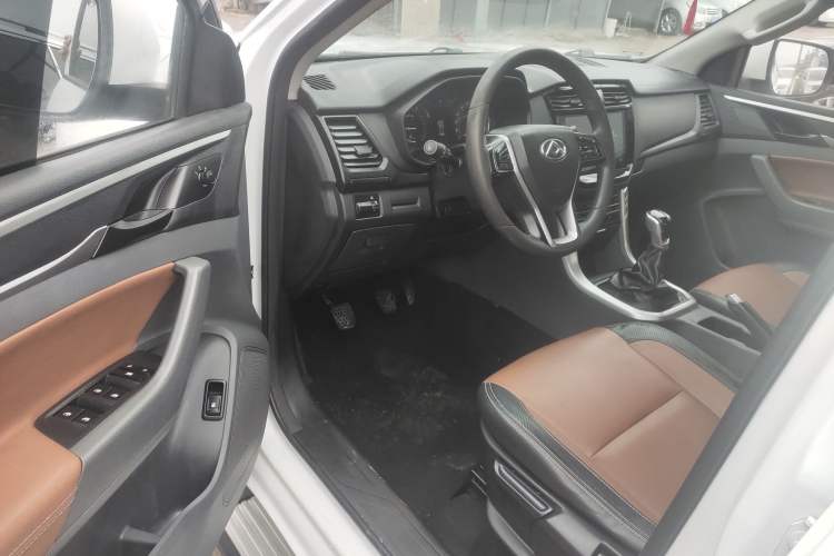 Used SAIC MAXUS T70 2019 2.0T Diesel Manual Two-Wheel Drive Comfort Version Standard Box High Chassis