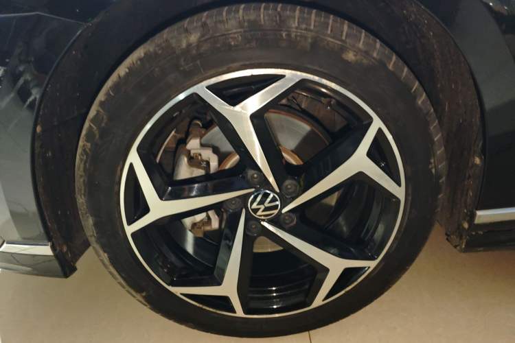 Used Volkswagen Magotan 2023 2 Million Units Limited Edition 330TSI DSG Leading Version
