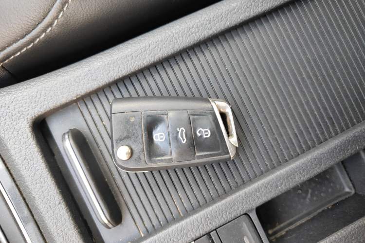 Used Volkswagen Golf 2018 230TSI Automatic Luxury Version
