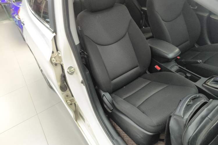 Used Hyundai Elantra (5th Generation / Langdong) 2015 1.6L Automatic Leading Model