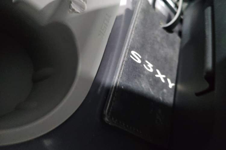 Used Tesla Model Y 2024 Long-Range All-Wheel-Drive Version
