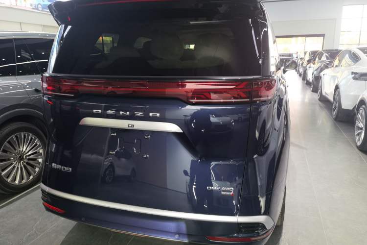 Used Denza D9 2025 DM-i Intelligent Drive 1020 Four-Wheel Drive Flagship Model
