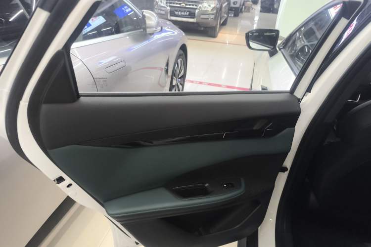 Used Changan UNI-V iDD 2024 Blue Whale Smart Electric iDD 136km Luxury Model
