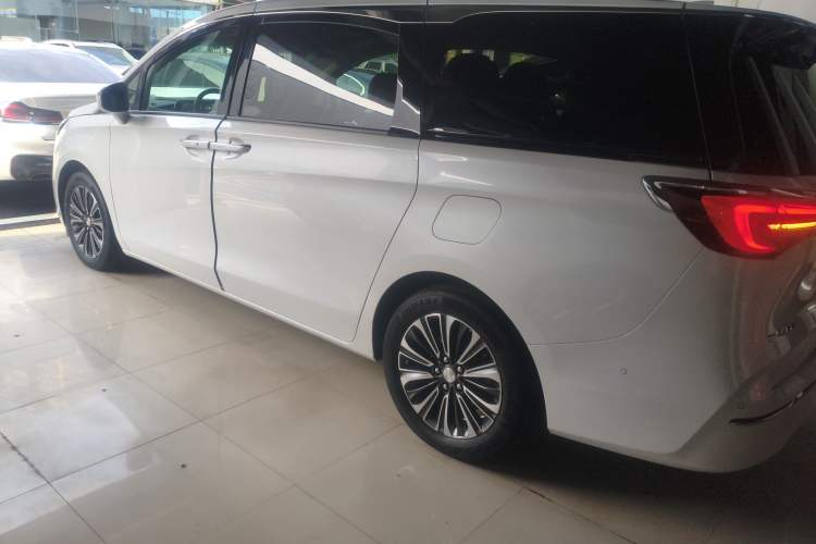 Used Buick GL8 2021 ES Landtrek 653T Luxury Model
