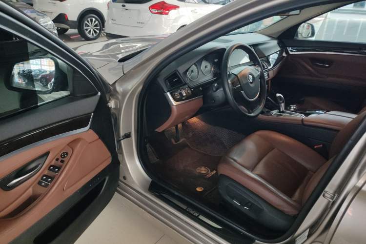 Used BMW 5 Series 2014 525Li Leading Model
