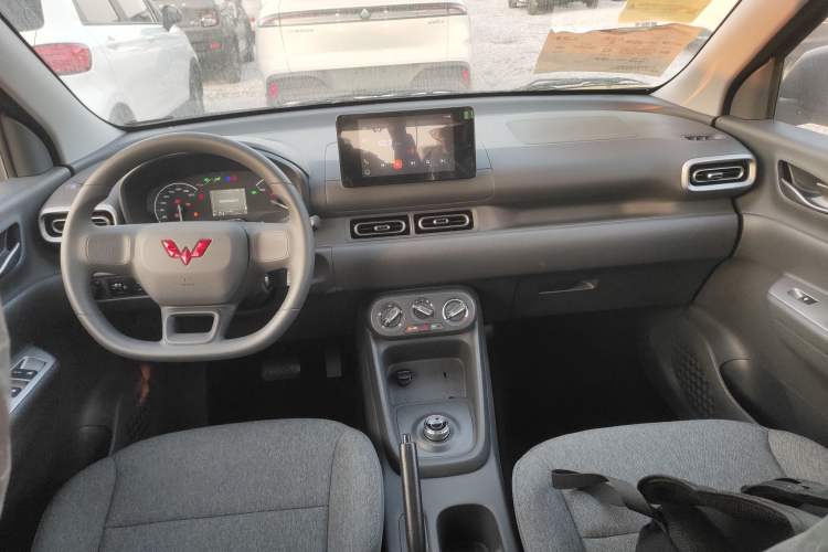 Used Wuling Hongguang New Energy 2025 Extended-Range Hybrid 50KM Comfort Version
