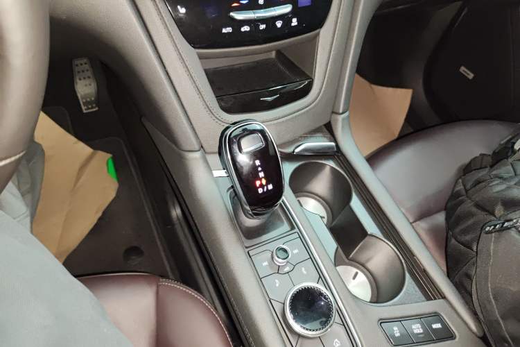 Used Cadillac XT6 2021 2.0T 7-Seater Two-Wheel-Drive Luxury Version
