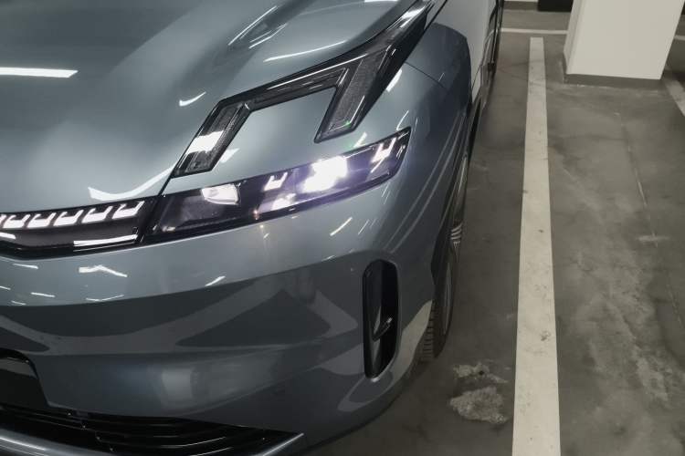 Used Lynk & Co 08 EM-P 2025 220 km All-Wheel-Drive Performance Halo
