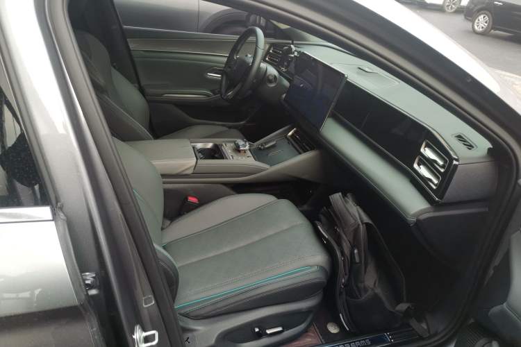 Used BYD Qin L 2024 DM-i 120KM Excellence Model
