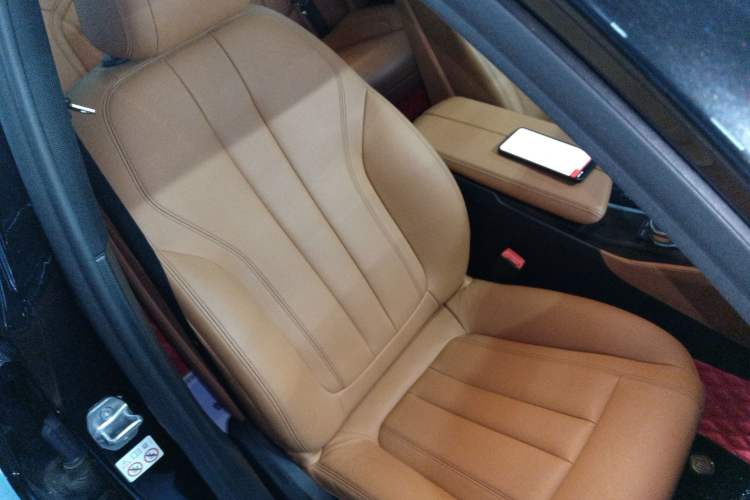 Used BMW 5 Series 2019 Facelifted 530Li Leading Edition M Sport Package
