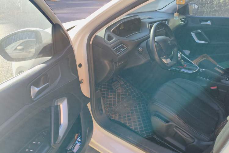 Used Peugeot 308 2018 1.6L Automatic Luxury Edition
