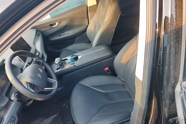 Used Hongqi E-QM5 2024 450km Range Commuter Version
