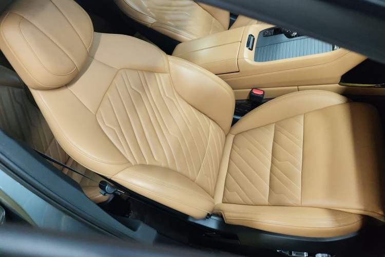 Used Lynk & Co 09 2021 2.0T Halo Six-Seater