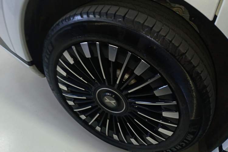 Used XPeng X9 2025 740 Ultra-Long Range Max