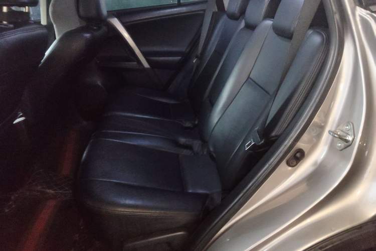 Used Toyota RAV4 2016 2.0L CVT Two-Wheel Drive Fashion Edition China V Standard
