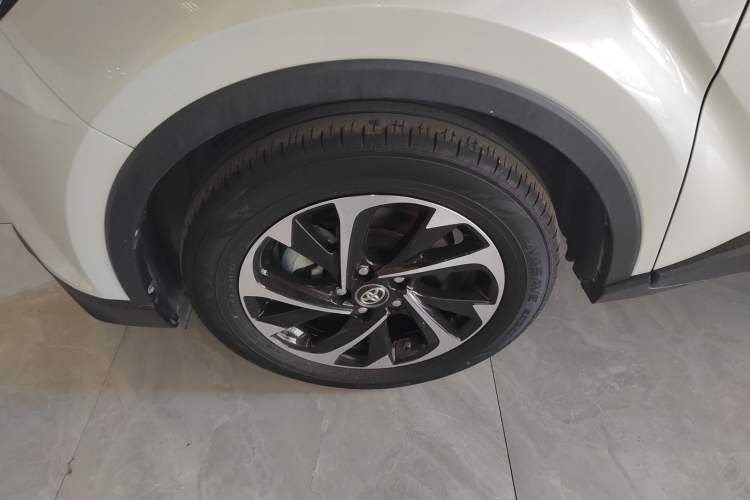 Used Toyota IZOA 2020 2.0L Yichi Version
