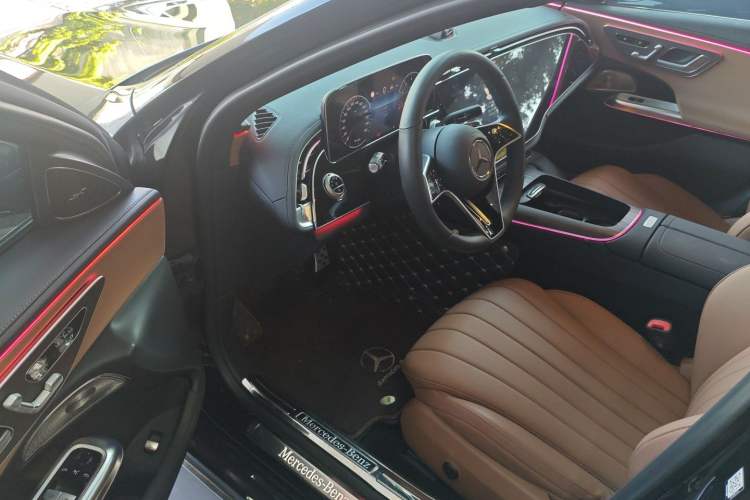 Used Mercedes-Benz E-Class 2024 Facelift E 300 L Luxury Edition
