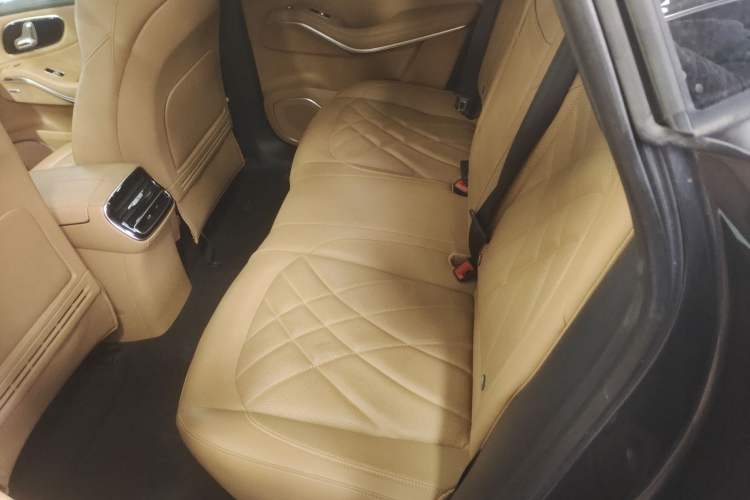 Used  R7 2023 Rear-Drive Screen King Pro Edition
