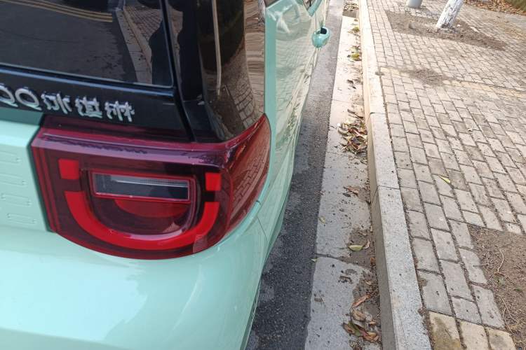 Used Chery QQ Ice Cream 2022 170km Sundae Phosphate Lithium-Ion
