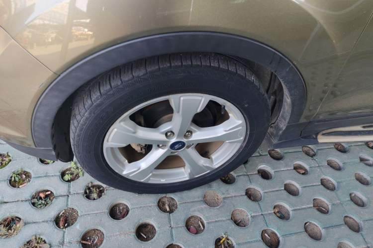 Used Ford Kuga 2017 EcoBoost 180 Two-Wheel-Drive Elite Trim
