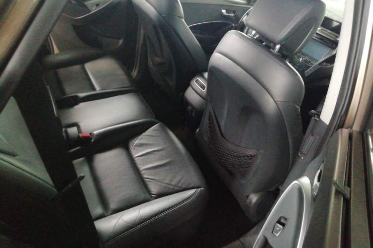 Used Hyundai Santa Fe 2015 2.0T Automatic All-Wheel Drive Smart Version 5 Seats