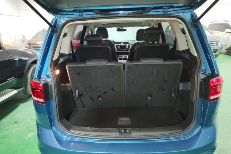 Used Volkswagen Touran 2016 Volkswagen Touran L 280TSI DSG Comfort Edition
