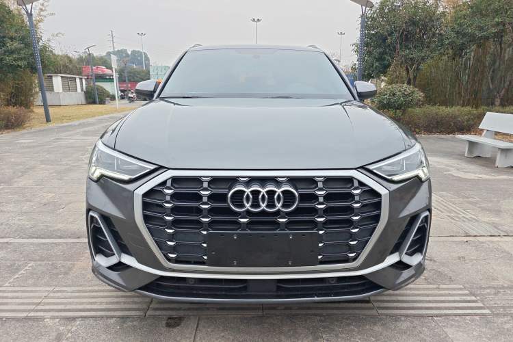 Used Audi Q3 2021 40 TFSI Fashion Dynamic Model
